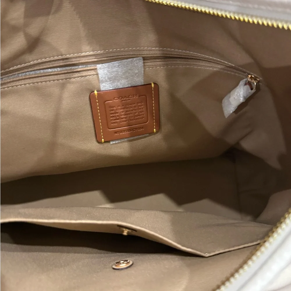 Coach Women's Zippered Leather Bag.2 Detachable Straps Shoulder Bag or Crossbody - Picture 8 of 13